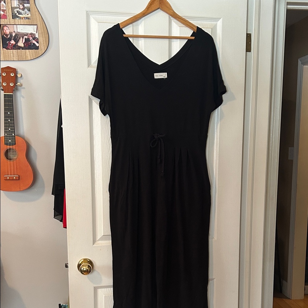 Casual Black Jumper with V-Neck and Pockets